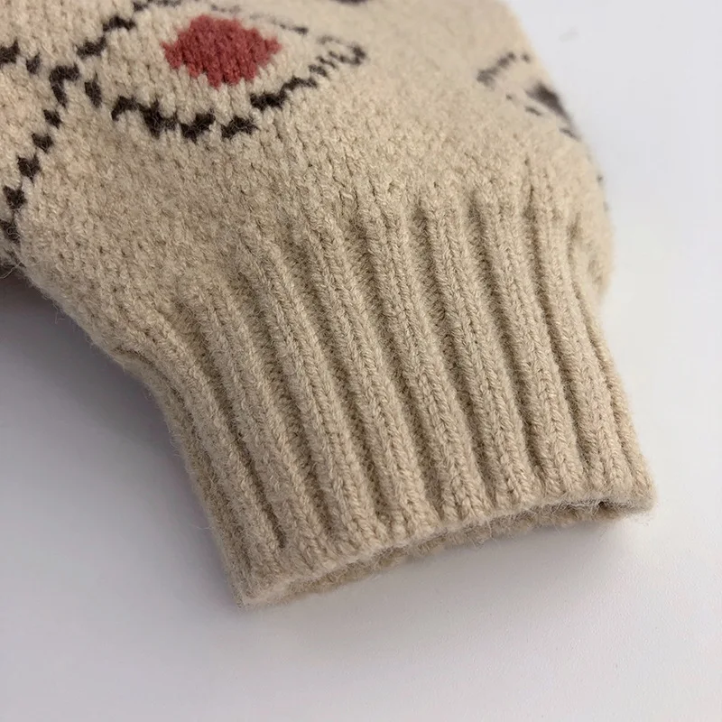 Pull tricoté pour enfant au style décontracté