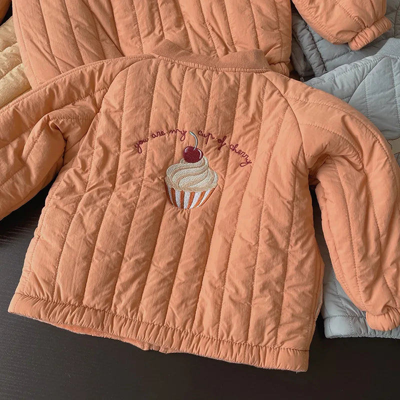 Détail de la texture en coton de la veste