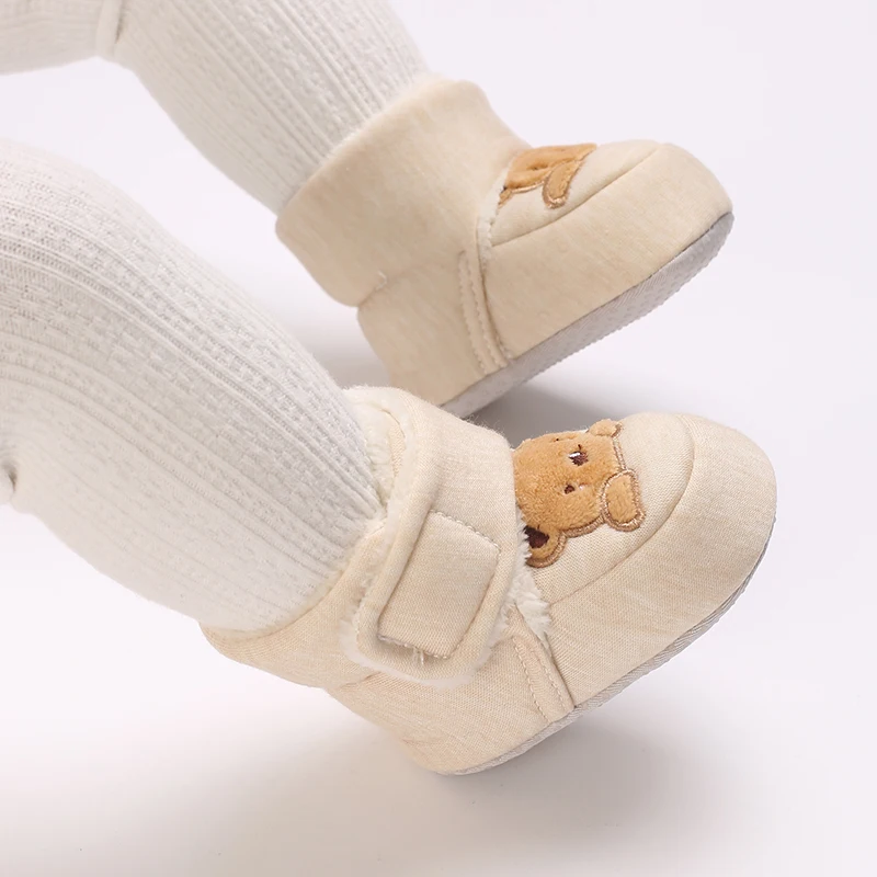 Chaussons bébé faciles à enfiler grâce à leur fermeture pratique