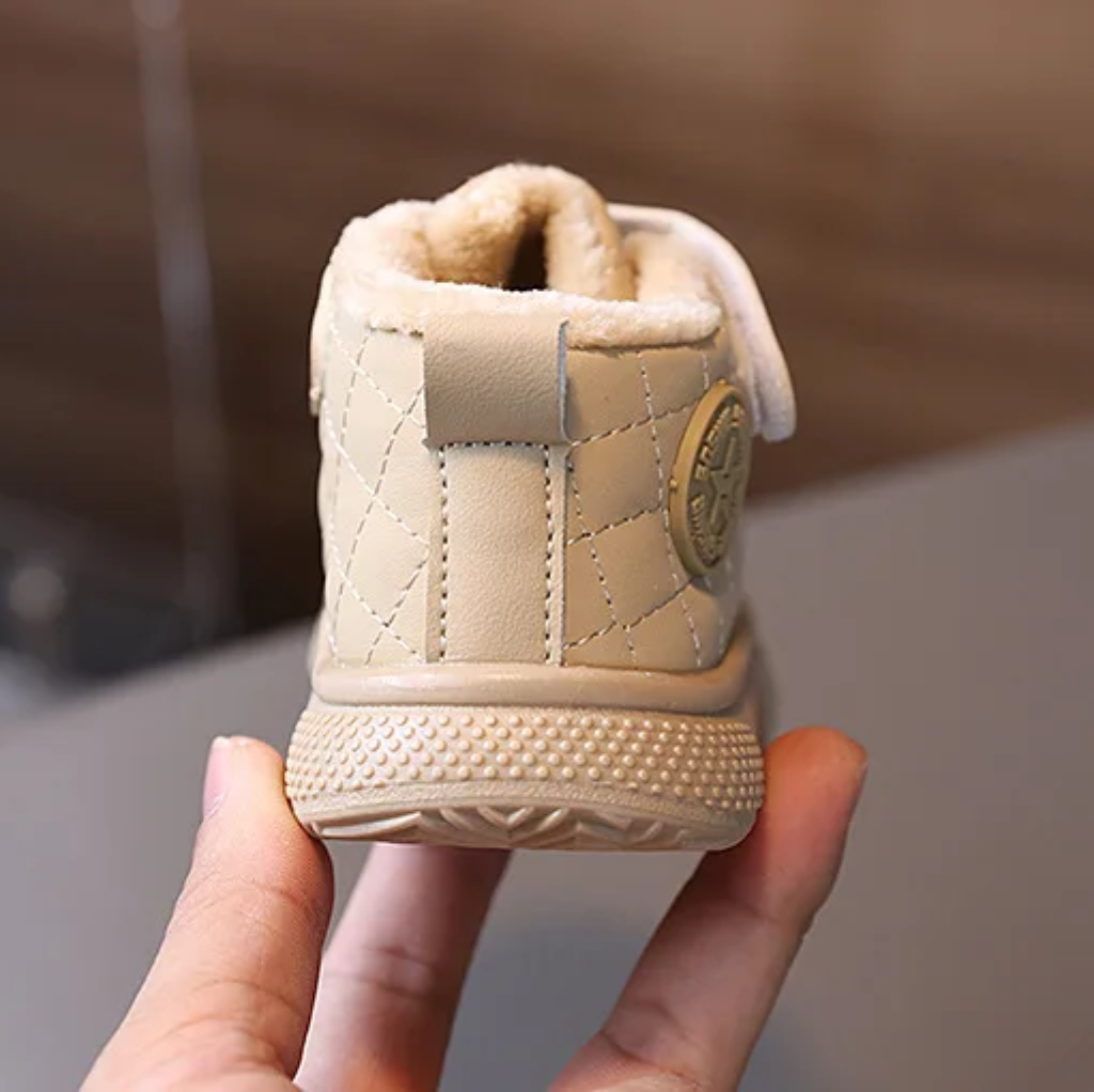 Paire de bottes d’hiver enfant vue de dessus