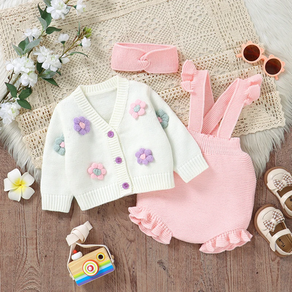Salopette bébé tricotée assortie au gilet