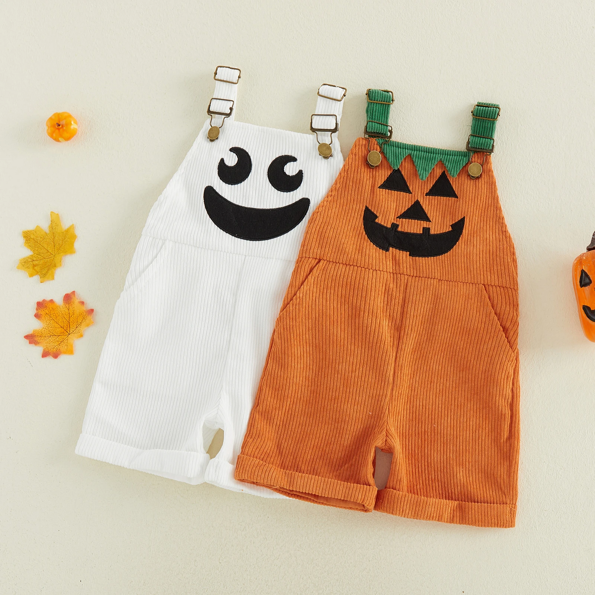 Salopette bébé spéciale Halloween portée, vue de face