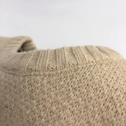 Détail de la maille tricotée et du motif losanges