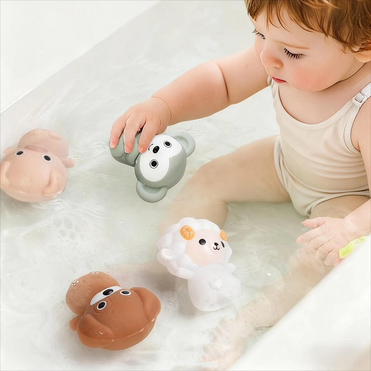 Vue rapprochée des voitures jouets en silicone