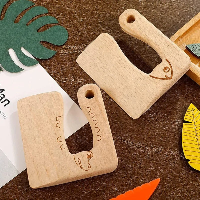 Vue rapprochée d’un couteau éducatif en bois