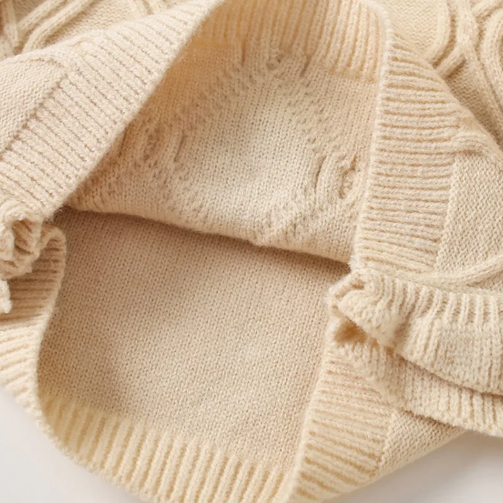 Détail de la finition du gilet fille en maille