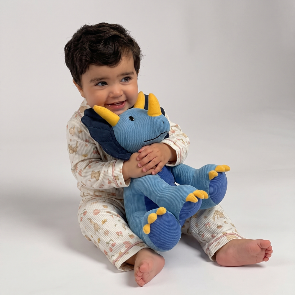 Peluche dinosaure présentée comme cadeau pour enfant