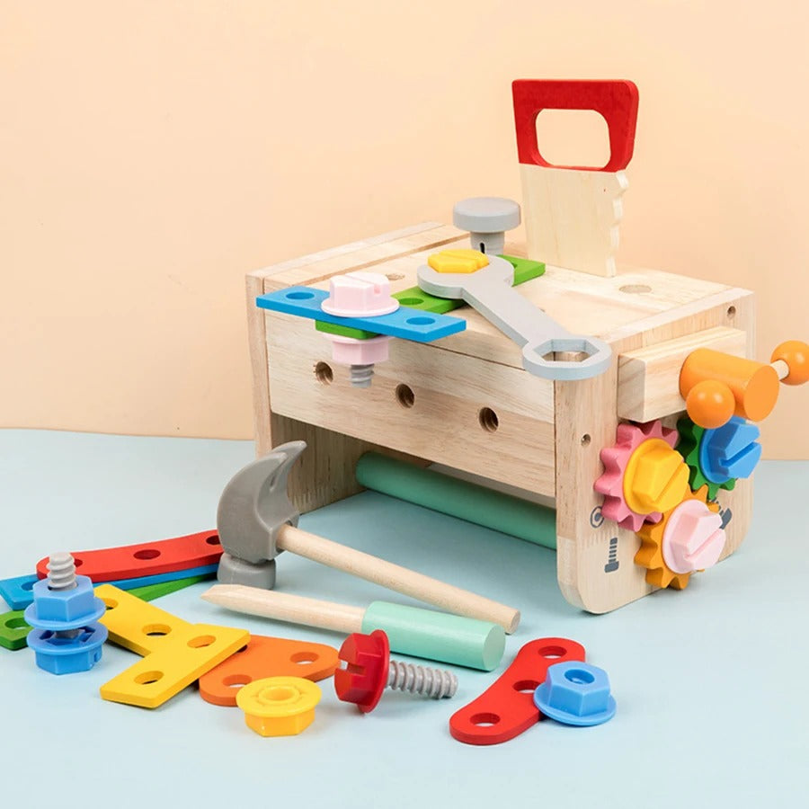 Jeu d’outils en bois de 29 pièces présenté avec sa boîte
