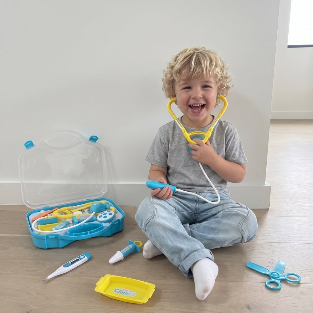Ensemble de médecin pour enfant présenté avec ses accessoires