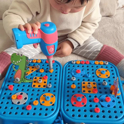 Enfant jouant avec une boîte à outils de bricolage
