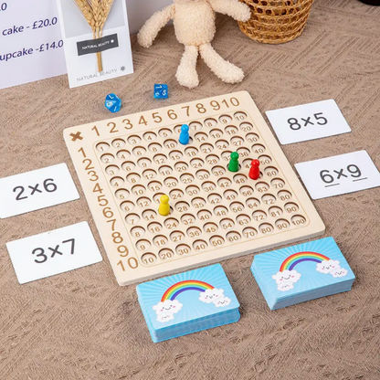 Enfant utilisant un jeu éducatif en bois pour apprendre la multiplication