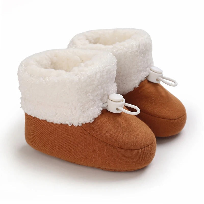 Semelles souples des bottines d’hiver pour bébé