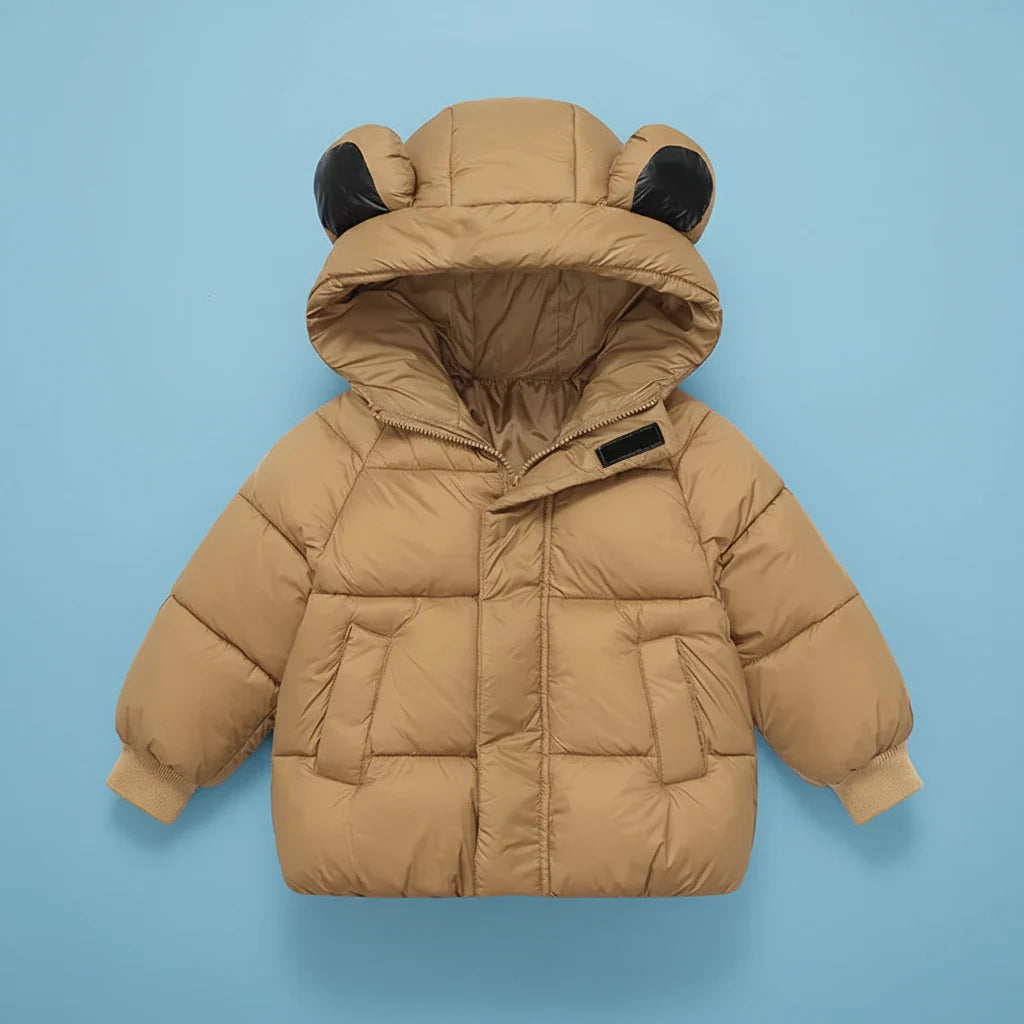 Manteau d’hiver enfant porté lors d’une sortie en plein air