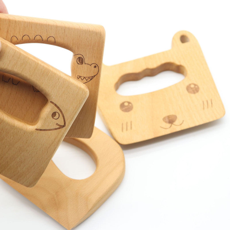 Couteau en bois favorisant la motricité fine des enfants