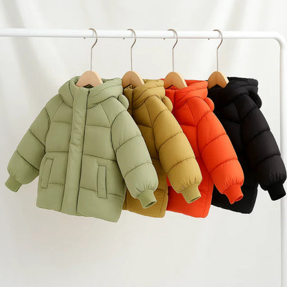 Vue de face du manteau enfant matelassé à capuche