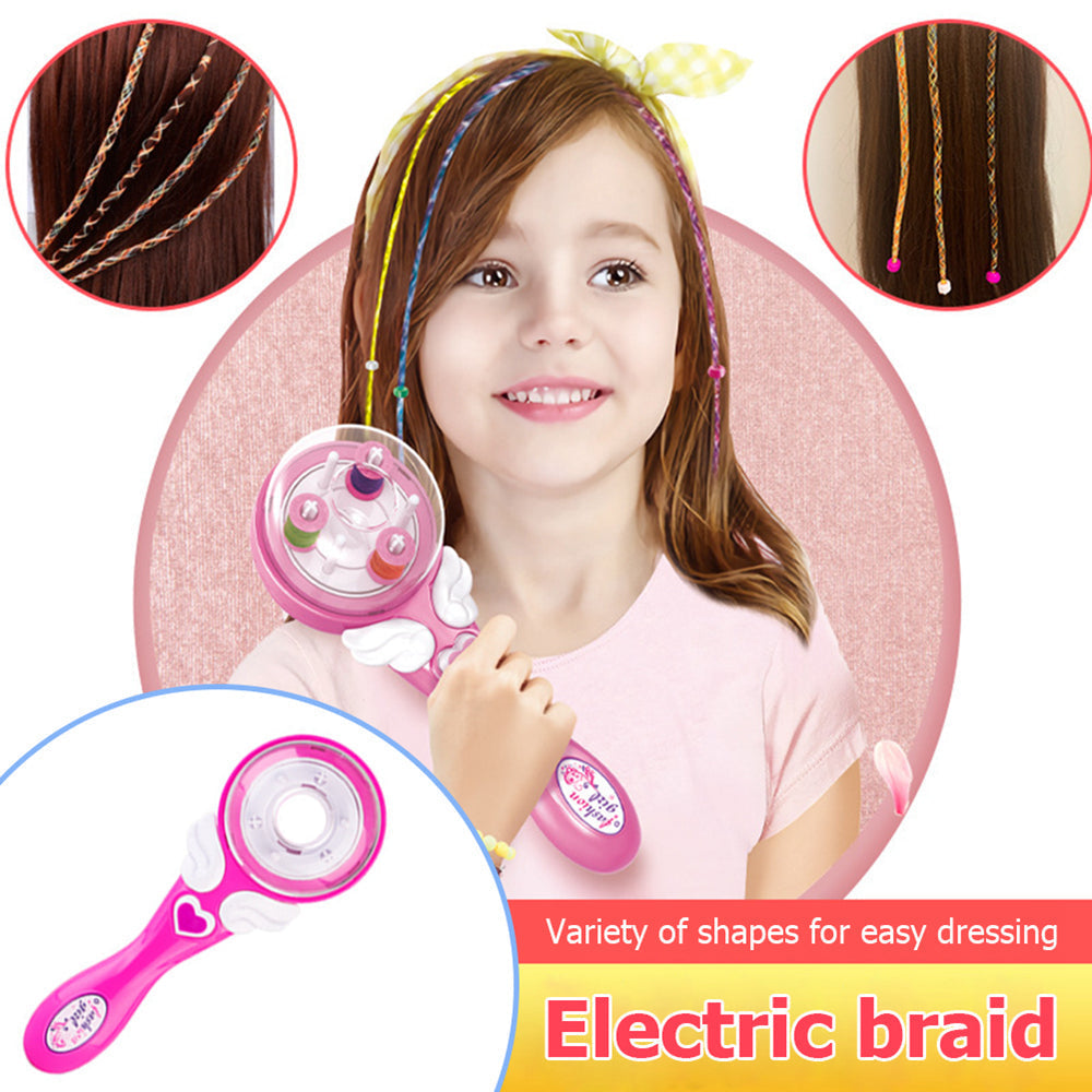 Tresseuse à cheveux présentée avec ses accessoires de coiffure