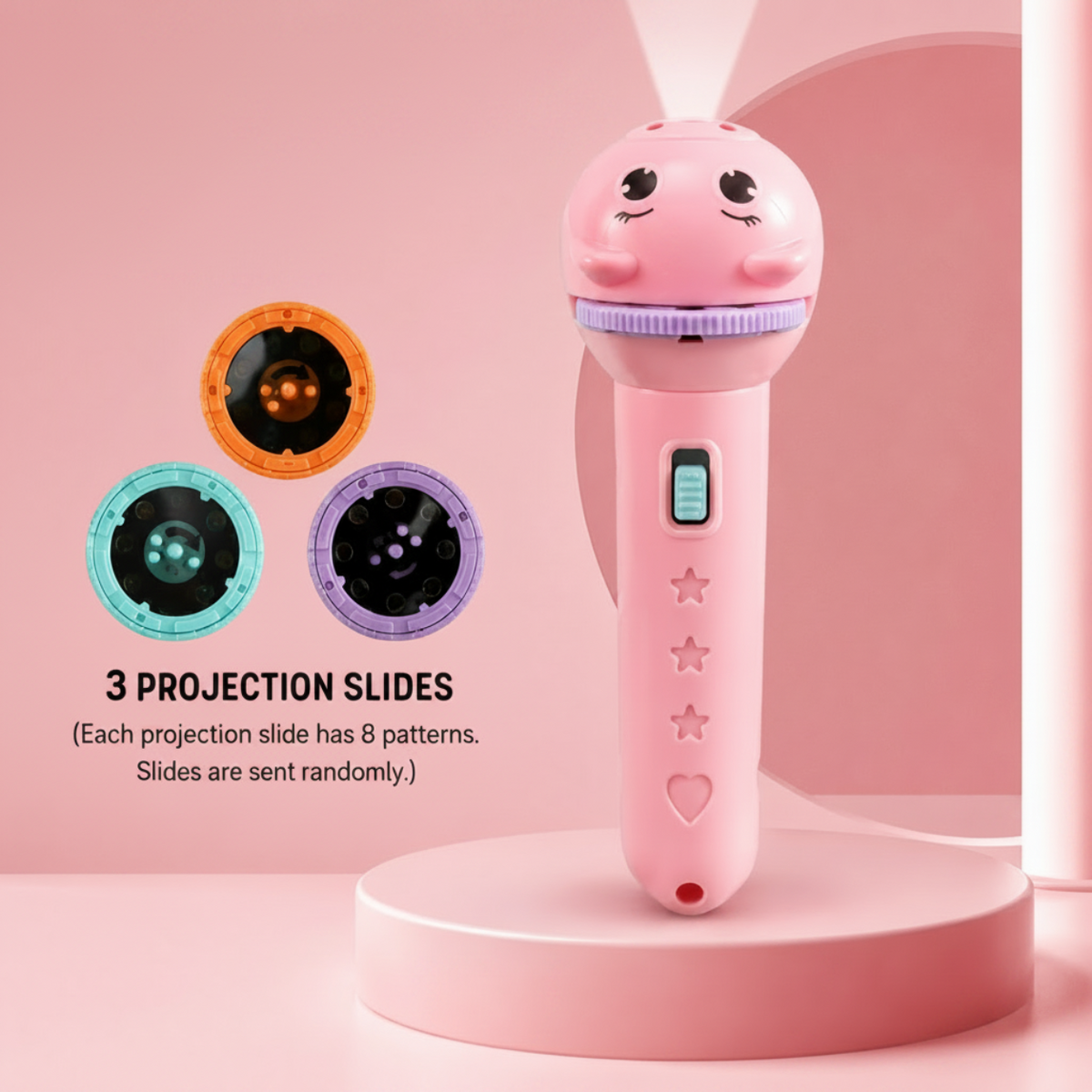 Enfant observant des images projetées par une lampe à histoires