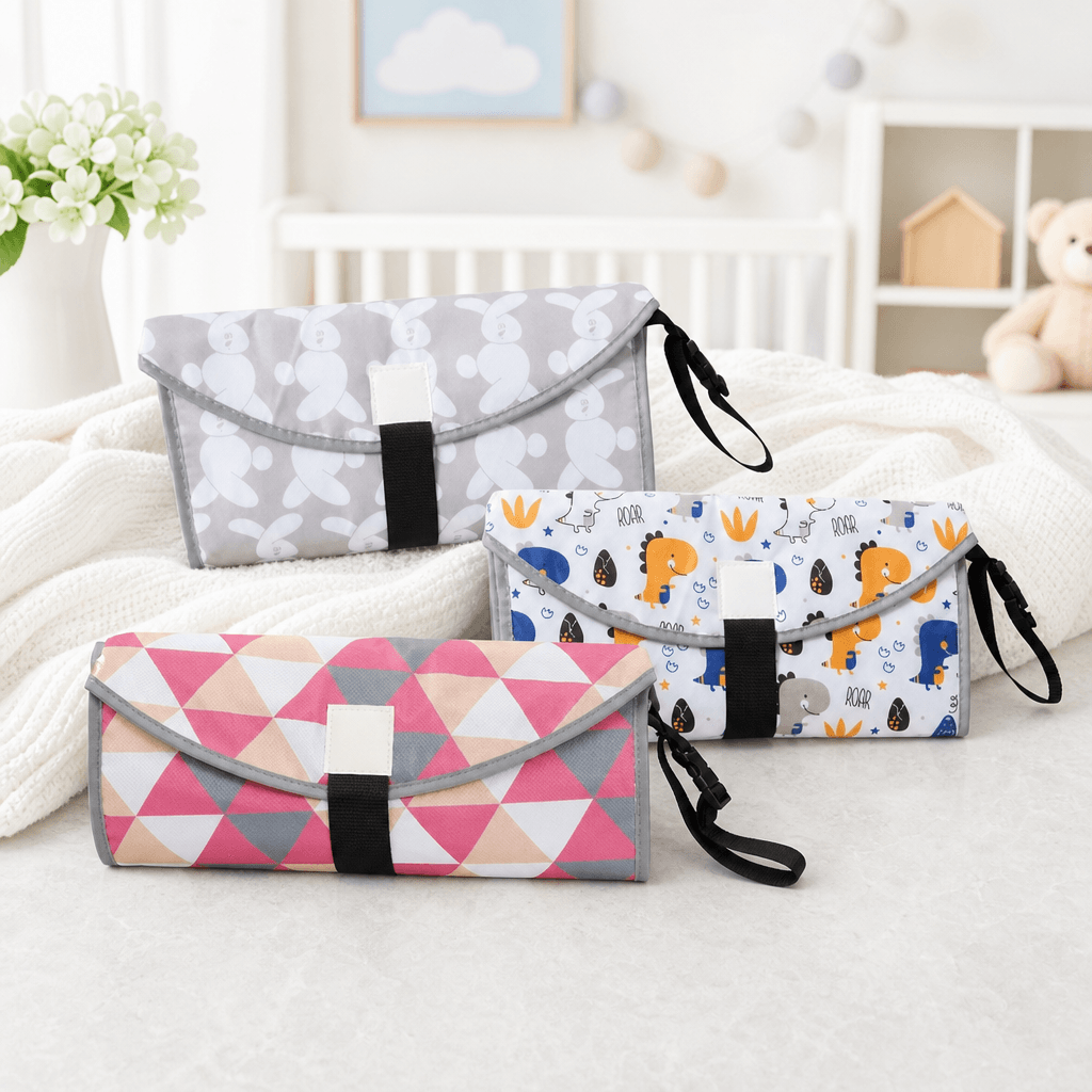Matelas à langer nomade imperméable pour bébé, plié et prêt à emporter