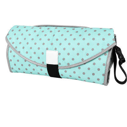Matelas à langer pliable placé dans un sac à langer