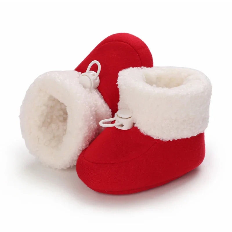 Bottines d’hiver bébé présentées de profil