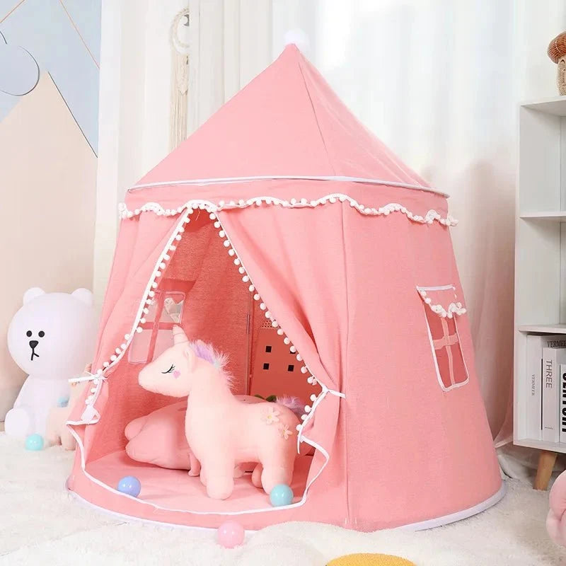 Tipi enfant disponible en plusieurs coloris, présenté monté